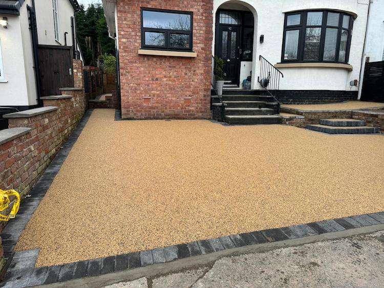 Resin paving driveway